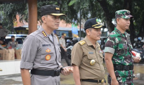 Apel gelar pasukan pengamanan TPS jelang Pilkada  2018 di Alun-Alun Kota Bekasi, Senin (25/6) 