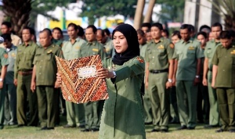 Apel perdana PNS tahun 2015 di lapangan Hiraq, Lhokseumawe, Provinsi Aceh. Senin (5/1).