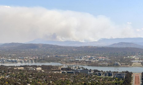 Otoritas Australia mengumumkan keadaan darurat karena api berkobar di dekat Canberra, Jumat(31/1).