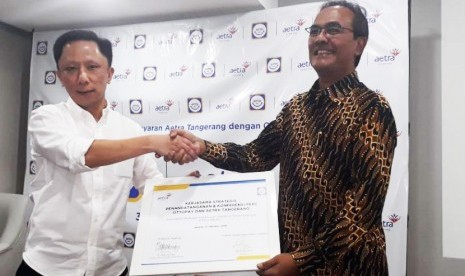 Aplikasi pembayaran non tunai, OttoPay meresmikan kerja samanya dengan PT Aetra Air Tangerang di Accelerice, Ariobimo Sentral, Annex Building, Kuningan, Jakarta, Kamis (31/10).