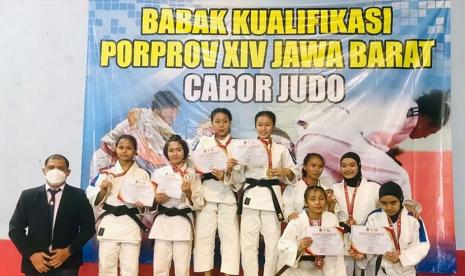 Aprilianti Wulan Sari, dari Program Studi Sistem Informasi Universitas BSI, berhasil meraih prestasi dengan kategori seni beladiri Judo–Ju No Kata Puteri, dengan perolehan Juara 2. Kejuaraan Babak Kualifikasi Porprov XIV, resmi dilaksanakan pada tanggal 25-28 November 2021 yang bertempat di Gor Tri Lomba Juang Padjajaran, Bandung, Jawa Barat. 