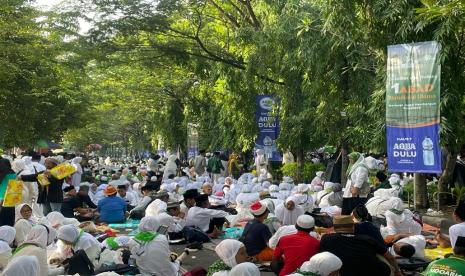 AQUA berkolaborasi bersama Lembaga Perekonomian Nahdlatul Ulama (LPNU) menyukseskan penyelenggaraan Harlah Satu Abad Nahdlatul Ulama (NU) dengan menyediakan 100 ribu botol air mineral bagi masyarakat yang akan hadir di puncak peringatan di Stadion Gelora Delta Sidoarjo, Jawa Timur. Puncak acara Harlah Satu Abad NU dilaksanakan selama dua puluh empat jam penuh dan dihadiri jutaan masyarakat.