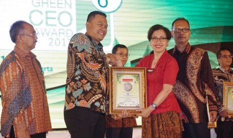 Aqua Group meraih tiga penghargaan yang diterima oleh Leila Djafaar, VP General Secretary Danone Indonesia, Selasa (22/8).