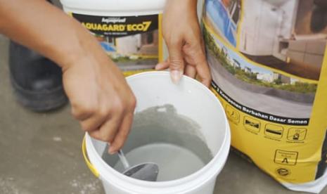 Aquagard ECO7 dengan EasyFlow Technology menghasilkan semen pelapis anti bocor (waterproofing) yang mudah dicampur, mudah diaduk, mudah disebar, dan kedap air.