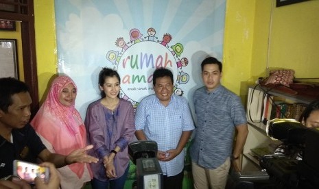 Ardina Rasti dan Ari Dwi Andhika di Rumah Amalia