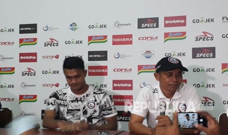 Arema FC melakukan konferensi pers (konpers) seusai memenangkan pertandingan 3-1 atas Persipura di Stadion Kanjuruhan Malang, Jumat (27/4). 