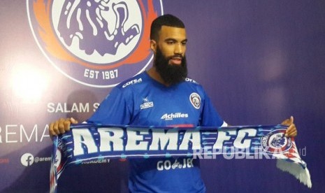 Arema FC resmi mendatangkan pemain asing baru dari Belanda, Sylvano  Comvalius.