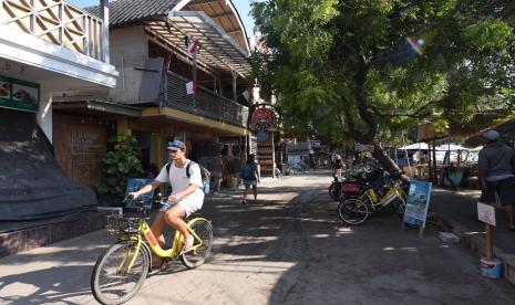 arga mengangkut sayuran untuk kebutuhan masyarakat dan turis di Pelabuhan Gili Trawangan, Pemenang, Lombok Utara pada Jumat (13/10/2023)