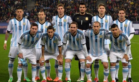 Argentina soccer team before the international friendly soccer match between Romania and Argentina, at National Arena stadium in Bucharest, Romania, 05 March 2014. Front row, L-R: Lionel Messi, Angel Di Maria, Gonzalo Higuain, Pablo Zabaleta, Sergio Aguero