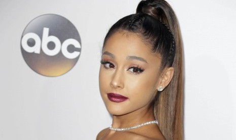 Makna tersembunyi dari lima cincin tunangan selebritas dunia. Salah satunya, cincin yang dimiliki Ariana Grande (ilustrasi).