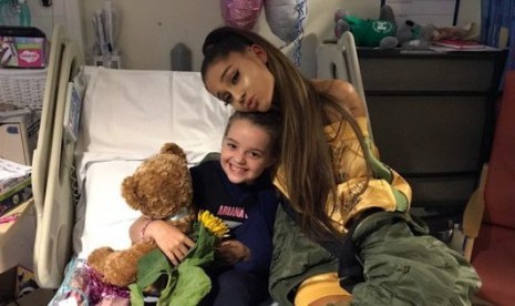 Ariana Grande Datangi Korban Bom Manchester 