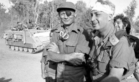 Ariel Sharon (right), his head bandaged after an injury, stands with Moshe Dayan (left) on the western side of the Suez Canal in 1973 war. This photo became an iconic image of the conflict. (File photo)