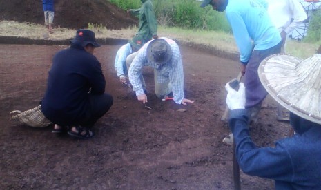 Arkeolog dari Jerman menemukan artefak berbentuk pecahan keramik dan gerabah di Sumatra Barat.