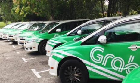 Armada GrabCar di Seminyak, Kabupaten Badung, Provinsi Bali.