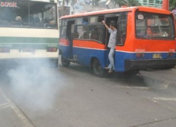 Armada Kopaja dan Metromini butuh revitalisasi.