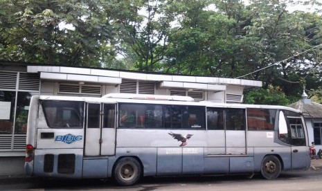 Armada Transjakarta rute Ragunan-Dukuh Atas terlihat reyot dan tak laik beroperasi.