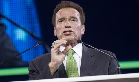 Aktor Arnold Schwarzenegger mencerca orang yang tak mau menggunakan masker saat pandemi Covid-19. Akibat pendapat kerasnya itu, ia kehilangan sponsor untuk acara binaraganya.