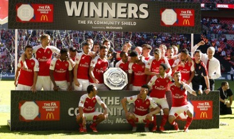 Arsenal merayakan gelar juara Community Shield 2015.