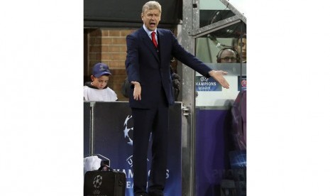 Arsenal's coach Arsene Wenger reacts during their Champions League Group D soccer match against Anderlecht at Constant Vanden Stock stadium in Brussels October 22, 2014