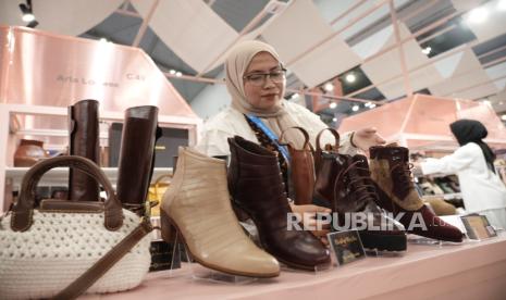 Arta Louwee, sebuah brand sepatu binaan BRI yang kini sukses menembus pasar internasional. 