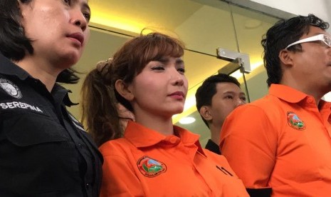 Artis Roro Fitria ditangkap Direktorat Reserse Narkoba Polda Metro Jaya, Kamis (15/2). 