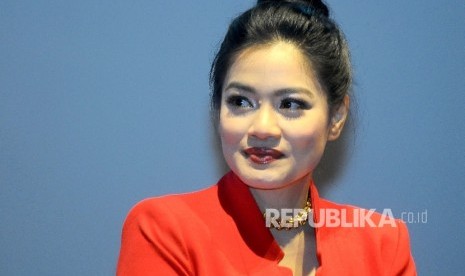 Artis sekaligus Representasi CIMB Niaga Titi Kamal 