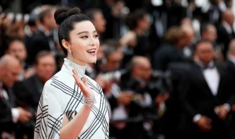 Artis top Cina Fan Bingbing dituduh menandatangani beberapa kontrak untuk pekerjaan sama guna menghindari pajak. 