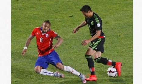 Arturo Vidal (kiri)