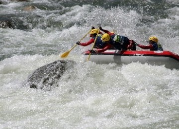 Arung jeram (ilustrasi)