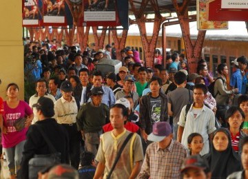 Arus mudik di stasiun kereta api senen tahun lalu