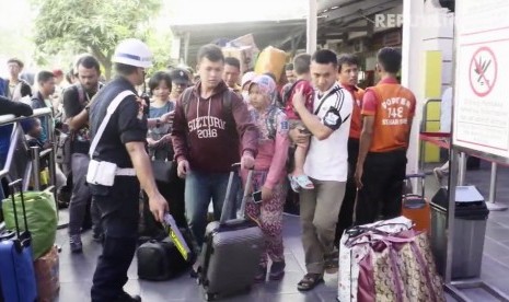 Arus mudik lebaran 2018 di stasiun Pasar Senen, Jakarta