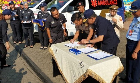 ASABRI memberikan bantuan ambulan sebanyak 3 unit untuk RS Bhayangkara R. Said Sukanto Kramat Jati Jakarta Timur, RSAL Dr. R. Oetojo Sorong, dan Kodiklat TNI Serpong Tangerang. 