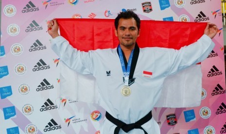 Asadul,  dosen BSI berhasil menjadi juara taekwondo  di kancah internasional.