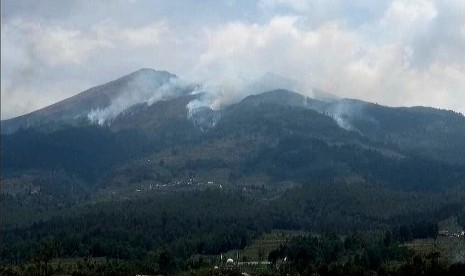 Lereng utara Gunung Merbabu, di lihat dari wilayah Kecanatan Getasan, Kabupaten Semarang.