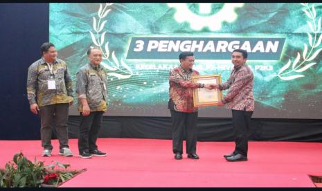 Asda I Pemerintahan dan Kesra Setda Jabar Dedi Supandi memberikan penghargaan bagi 126 perusahaan, yang dianggap telah membudayakan penerapan keselamatan dan kesehatan kerja (K3) sepanjang 2023.