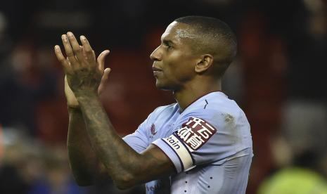 Ashley Young dari Aston Villa yang akan bergabung ke Everton untuk musim kompetisi 2023/2024.