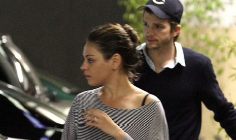 Ashton Kutcher dan Mila Kunis.