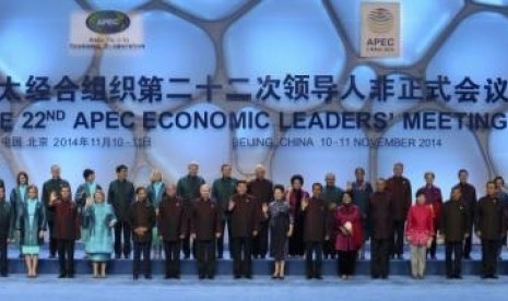 Asia Pacific Economic Cooperation (APEC) nations' leaders and spouses pose for a family photo at Beijing National Aquatics Center, or the Water Cube, in Beijing, November 10, 2014