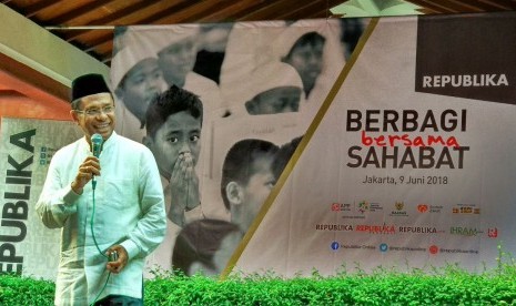 Asia Pulp & Paper (APP) Sinar Mas bekerja sama dengan Republika menyalurkan 1.200 Alquran kualitas terbaik kepada 1.000 anak yatim se-Jabodetabek.