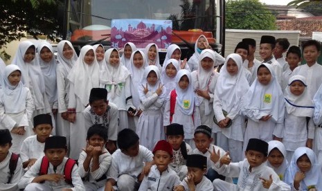 Asia87 Foundation untuk kali keenam menggelar acara buka puasa bersama 1.000 anak yatim dan dhuafa, di Balai Sarbini, Plaza Semanggi, Jakarta Selatan, Sabtu (2/6). 