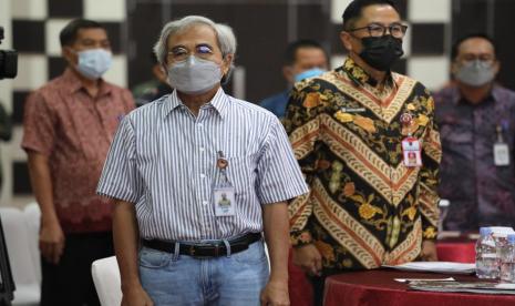 Asisten Bidang Perekonomian dan Pembangunan Setda Prov. Kalteng Leonard S. Ampung, mewakili Gubernur Kalteng membuka secara resmi Focus Discussion Group (FGD) Prospek dan Invesatasi Tambak Udang Vaname di Provinsi Kalteng, bertempat di Ballroom Avila Hotel Pangkalan Bun, Kabupaten Kotawaringin Barat, Jumat (10/12). FGD dilaksanakan secara daring dan luring.