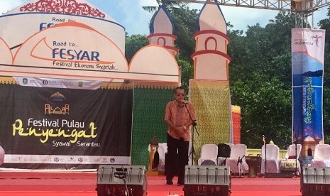 Asisten Deputi Pengembangan Segmen Pasar Personal Kementerian Pariwisata, Raseno Arya memberikan sambutan di pembukaan Festival Pulau Penyengat 2017 