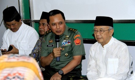  Asisten Teritorial (Aster) Panglima TNI Mayjen TNI Wiyarto  saat menghadiri Rapat Akbar Aktualisasi Resolusi Jihad, dengan tema Meneguhkan Kedaulatan Bangsa, bertempat di Aula H. Bachir Achmad Pondok Pesantren Tebuireng Jombang, Jawa Timur, 