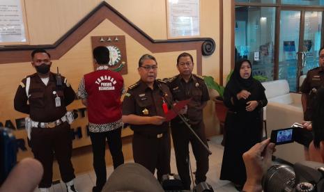 Asisten Tindak Pidana Khusus Kejati DIY, Muhammad Anshar Wahyuddin saat menjelaskan perkembangan kasus dugaan tindak pidana korupsi penyalahgunaan tanah kas desa (TKD) Caturtunggal di kantor Kejati DIY, Kota Yogyakarta, Rabu (17/5/2023).