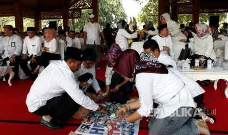 ASN Kabupaten Purwakarta menggalang dana untuk membantu warga Rohingya, Senin (4/9). 