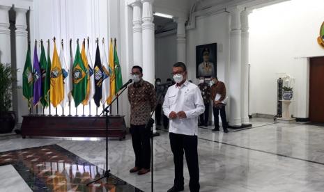 Asosiasi Daerah Penghasil Migas dan Energi Terbarukan (ADPMET) ingin memanfaatkan sumur-sumur migas marginal yang tak lagi digunakan. Hal tersebut, aspirasinya disampaikan langsung oleh Gubernur Jabar Ridwan Kamil yang menjabat juga sebagai Ketua ADPMET Ridwan Kamil saat menggelar pertemuan dengan Menteri ESDM Arifin Tasrif di Gedung Sate, Kota Bandung, Jumat (23/4).