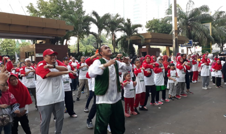 Asosiasi Muslim Penyelenggara Haji dan Umrah Republik Indonesia (Amphuri) menggelar sosialisasi safehajiumrah. Sosialisasi yang bekerjasama dengan Kementerian Agama ini ini digelar di lokasi Car Free Day kawasan MH Thamrin, Ahad (1/12). 