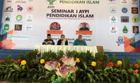 Asosiasi Yayasan Pendidikan Islam (AYPI) menggelar seminar bertajuk ‘Strategi Pendidikan Islam untuk Generasi Indonesia Emas’ dengan menampilkan nara sumber D Zulfikri Anas dan Dr Adian Husaini.