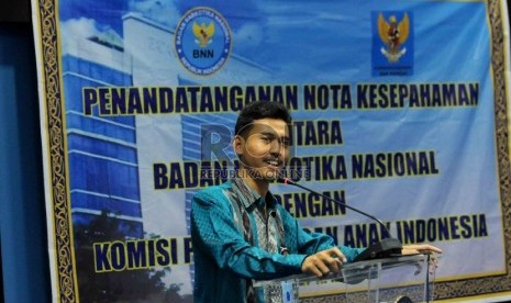  Asrorun Niam Sholehmemberikan sambutannya saat penandatanganan nota kesepahaman (MoU) langkah perlindungan anak terhadap bahaya narkoba di Gedung BNN, Jakarta, Senin (27/4). (Republika/Agung Supriyanto)