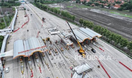 Astra Tol Cipali bongkar ex-Gerbang Tol Palimanan Utama di KM 188 ruas Tol Cipali. 